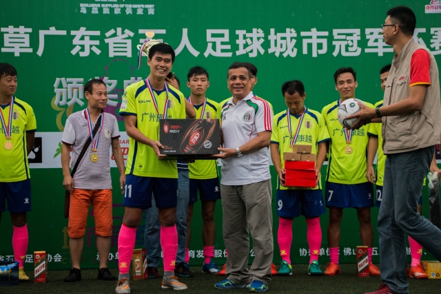 康宁汉姆再三双活塞险胜老鹰 黄蜂大胜步行者